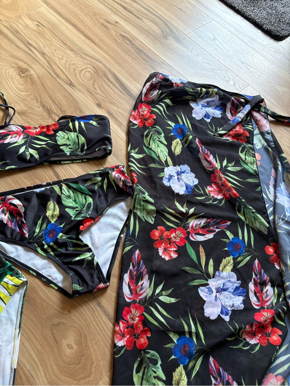 Tropical Floral Bikini Bundle with Matching Cover-Up Sarong size Small - Picture 4 of 14